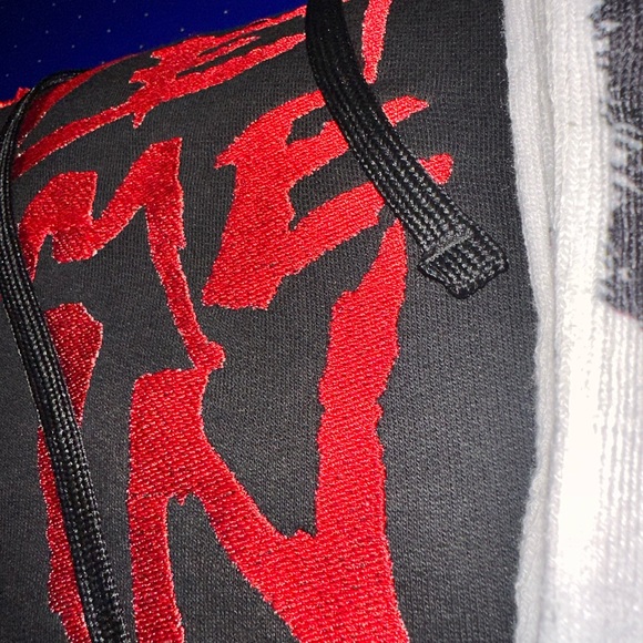 Bray Wyatt Hoodie and keychain and socks - Picture 9 of 10